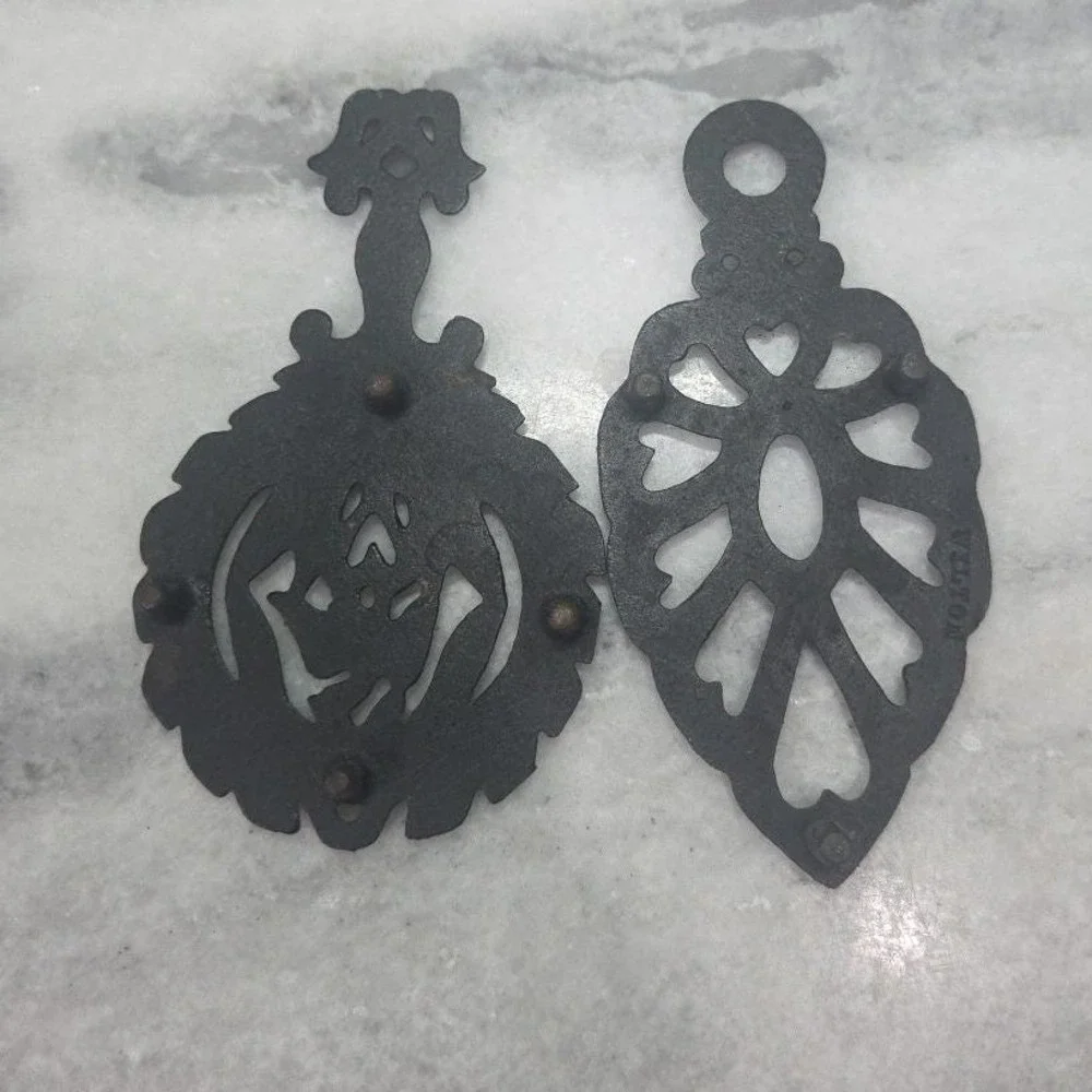Wilton Black Cast Iron Trivets, Set of 2, Vintage Rustic Kitchen Accessory